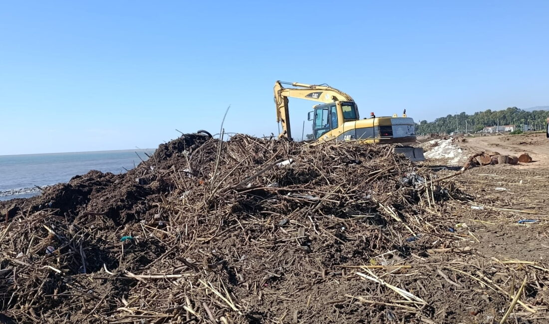 Akdeniz Belediyesi Fen İşleri Müdürlüğü, ilçe genelinde çalışmalarını aralıksız sürdürüyor.