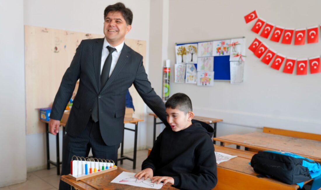 İl Millî Eğitim Müdürü Muhammed Özdemirci, Akdeniz ilçesinde bulunan eğitim