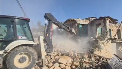 Akdeniz Belediyesi, sahipleri tarafından terk edilmesi nedeniyle zamanla harabeye dönüşen,