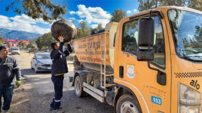 Tarsus Belediyesi Temizlik İşleri Müdürlüğü ekipleri, Gülek Mahallesi Karboğazı mevkiinde