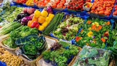 Ramazan ayının yaklaşmasıyla birlikte Mersin’de çarşı ve pazarlarda fiyat artışları daha