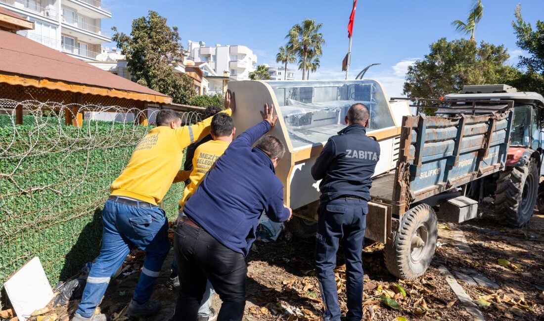 MEZİTLİ’DE KAMUSAL ALANLARDA İŞGALE SIFIR TOLERANS Mezitli Belediyesi, kamu düzenini sağlamak ve kent estetiğini korumak amacıyla