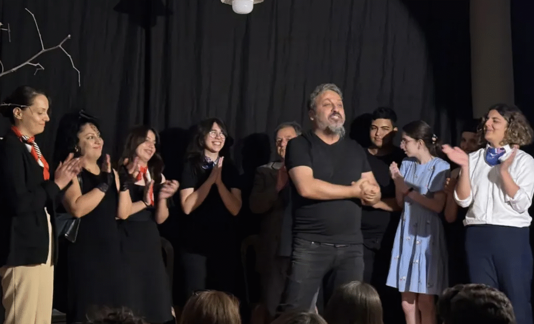 Sadece sahneleri değil, gönülleri de aydınlatıyor Hatay’da 20 yıldır aktif olan Epik Sanat Tiyatrosu 27 Mart