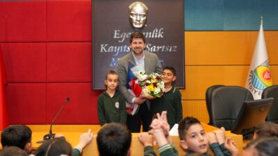 Tarsus’ta Musa Bengi İlkokulu 2. sınıf öğrencileri, yerel yönetimlerin işleyişini