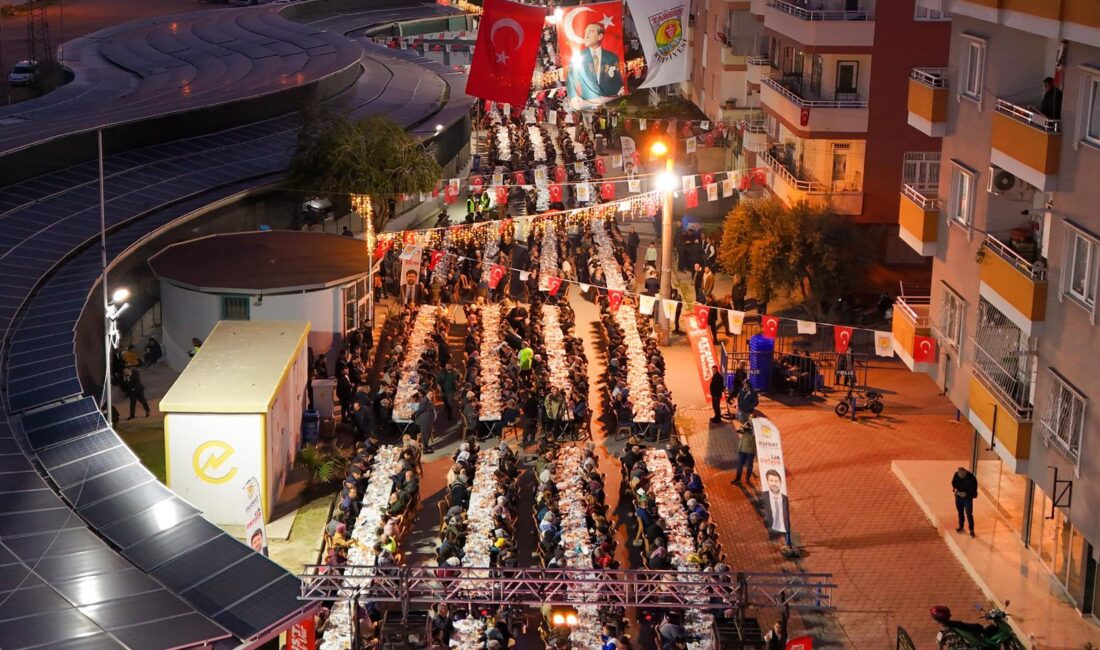Tarsus Belediyesi tarafından Ramazan ayı dolayısıyla düzenlenen iftar programı, yoğun