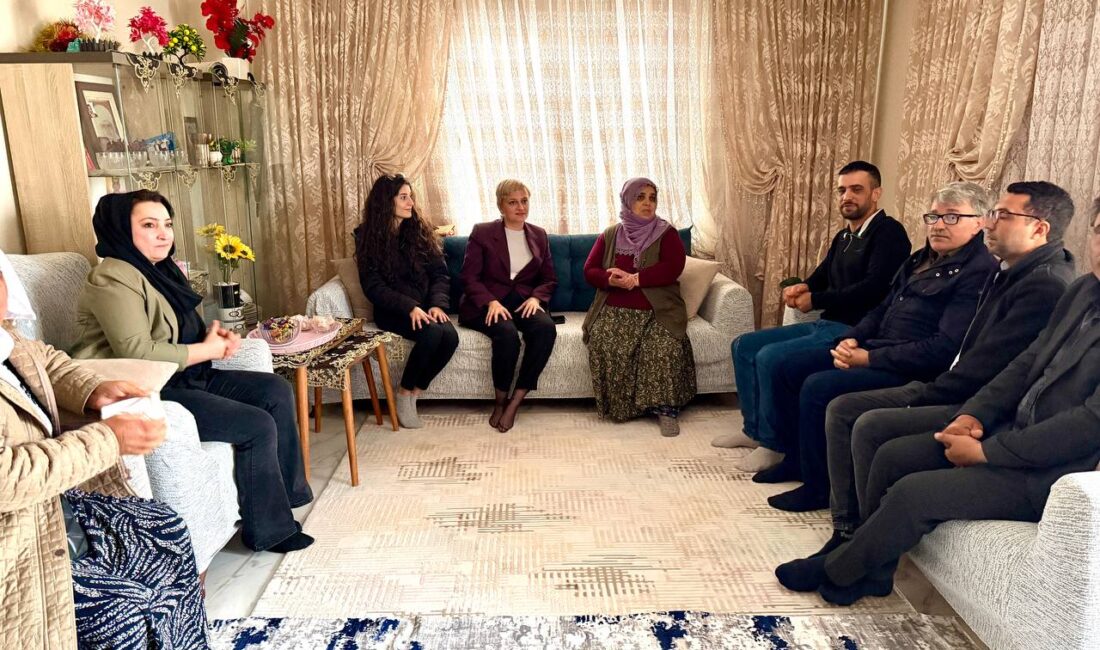 Perihan Koca’dan Bayram Ziyaretleri DEM Parti Mersin Milletvekili Perihan Koca Ramazan Bayramı’nın birinci gününde