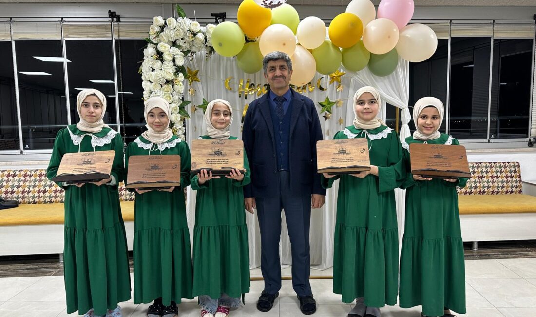 ANAMUR’DA HAFIZLAR İFTAR SOFRASINDA BULUŞTU Mersin’in Anamur ilçesinde hafızlık eğitimi alan öğrenciler, Ramazan ayının manevi