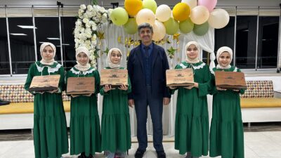 ANAMUR’DA HAFIZLAR İFTAR SOFRASINDA BULUŞTU Mersin’in Anamur ilçesinde hafızlık eğitimi alan öğrenciler, Ramazan ayının manevi