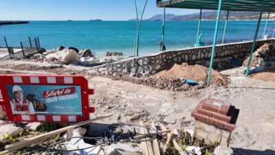 Mersin’in Silifke ilçesine bağlı Taşucu sahilinin sevilen mekânlarından Denizkızı Kafe,