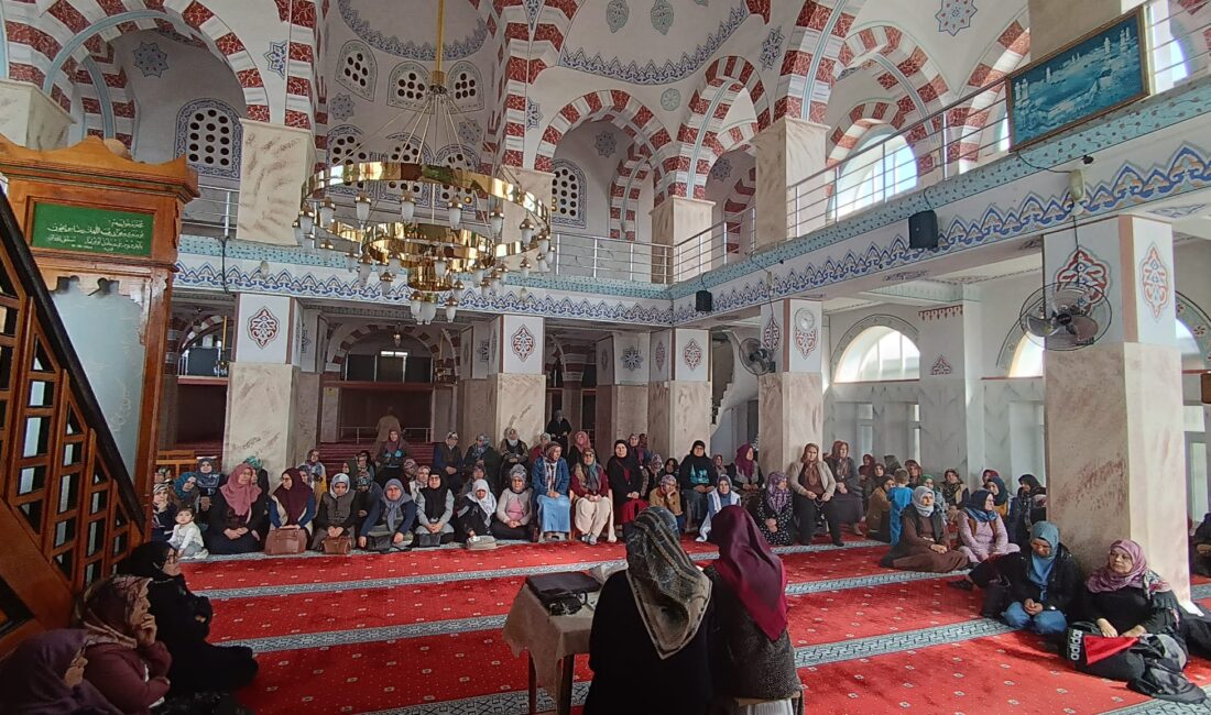 ANAMUR’DA HANIMLARA ÖZEL KADİR GECESİ PROGRAMI DÜZENLENDİ Mersin’in Anamur ilçesinde, Anamur İlçe Müftülüğü Aile ve Dini Rehberlik