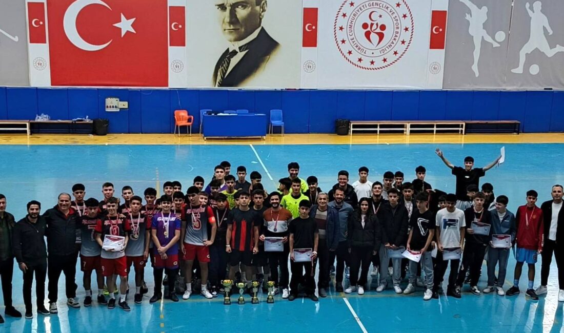Mersin’de düzenlenen Okul Sporları Futsal Genç Erkekler B İl Birinciliği