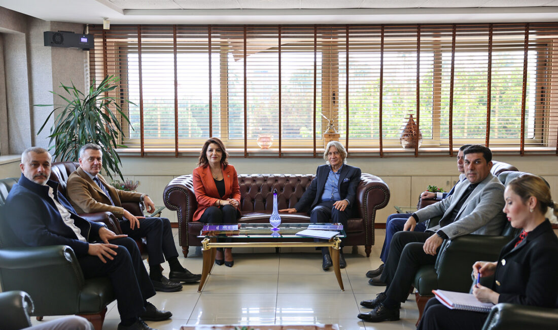 CHP’li Gülcan Kış MTSO’yu ziyaret etti: “Mersin Türkiye ekonomisi için stratejik bir merkez” CHP Mersin Milletvekili Gülcan Kış, Mersin Ticaret ve Sanayi Odası’nı