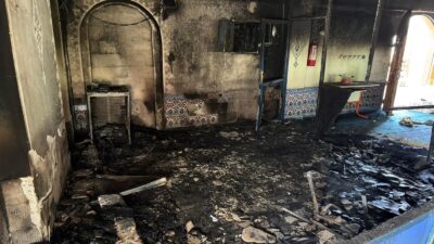 Mersin’de camide çıkan yangın hasara yol açtı Mersin’in Bozyazı ilçesinde bir camide elektrik panosundan çıktığı değerlendirilen yangın,