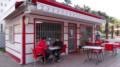 Mersin’de Ramazan’da kan bağışı düştü Mersin’de Ramazan ayında kan bağışı oranlarında düşüş yaşanırken Türk Kızılay