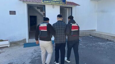 Mersin‘de 21 yıl kesinleşmiş hapis cezasıyla aranan firari şahıs jandarma