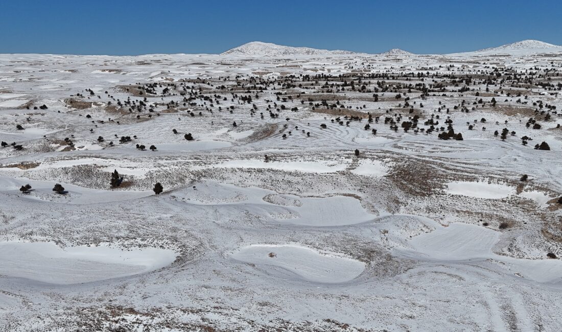 Mersin‘de üreticiyi memnun eden yağışlar Toroslar’da obrukları karla doldurdu. Erdemli