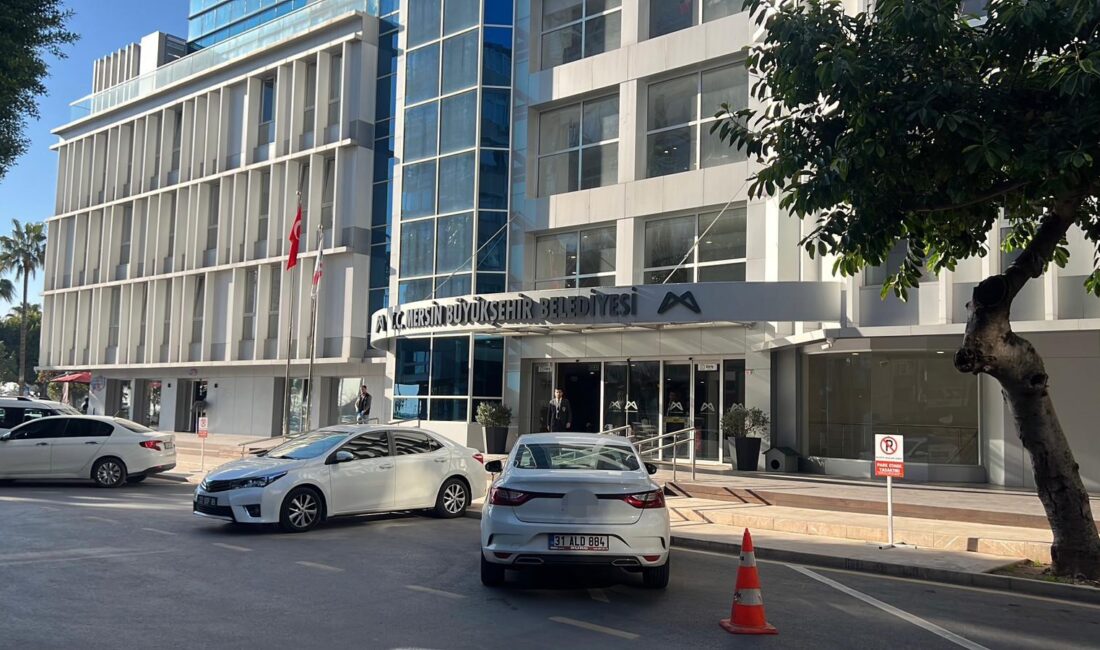Mersin‘de rüşvet, resmi belgede sahtecilik ve ihaleye fesat karıştırma iddialarına