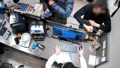 Mersin’de sosyal medya üzerinden vatandaşları dolandırdığı belirlenen şebekeye yönelik düzenlenen