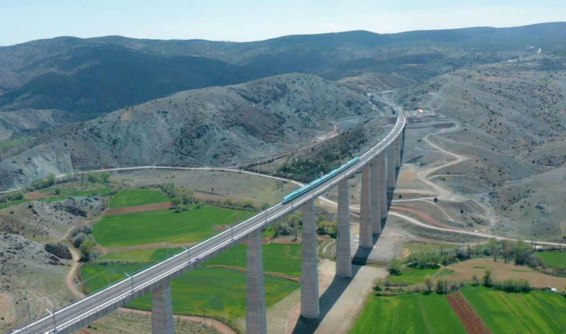 Ulaştırma ve Altyapı Bakanı Abdulkadir Uraloğlu, Yüksek Hızlı Trenlerle (YHT)