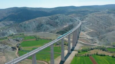 Ulaştırma ve Altyapı Bakanı Abdulkadir Uraloğlu, Yüksek Hızlı Trenlerle (YHT)