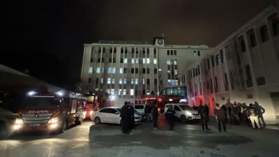 Mersin’de Emniyet Müdürlüğünün ek binasında asansör boşluğunda çıkan yangın ekiplerin