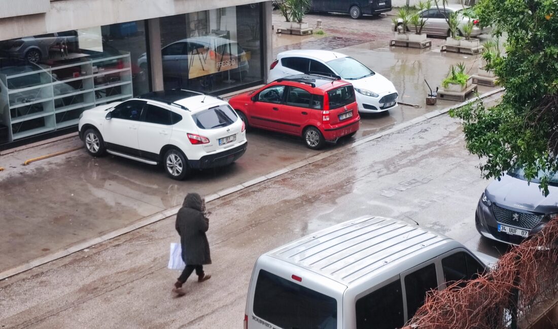 Adana’da dün etkili olmayan başlayan yağmurlu havanın çarşamba günü ara