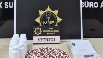Mersin’in Anamur ilçesinde 489 adet sentetik ecza hapıyla yakalanan şüpheli
