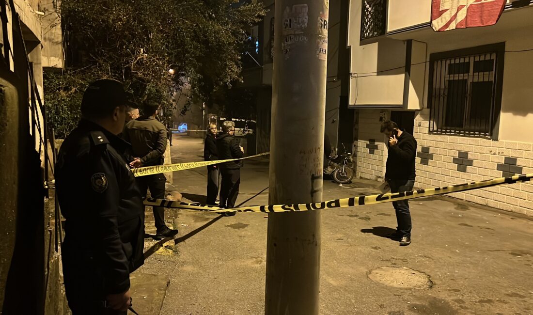 Mersin‘de sokak arasında iki kişi arasında çıkan silahlı kavga sırasında