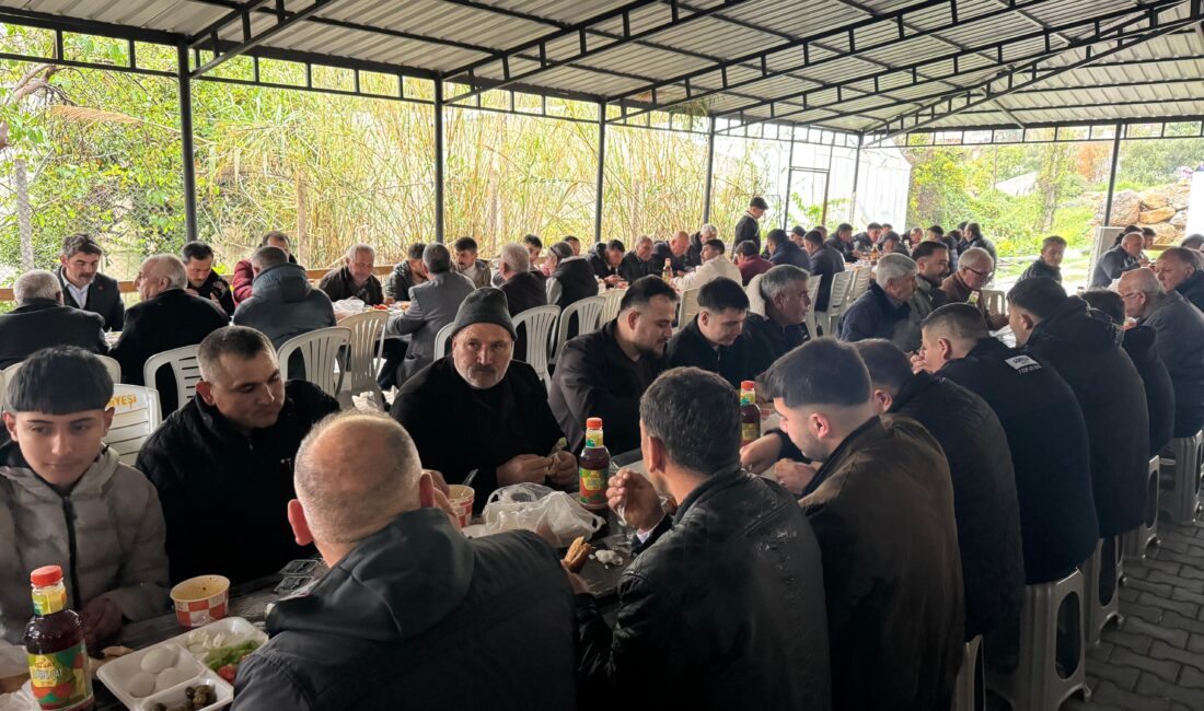 Mersin’in Bozyazı ilçesine bağlı Kaledibi Mahallesi’nde, Ramazan Bayramı’nda geleneksel hale