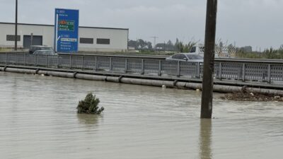 Mersin’in Tarsus ilçesinde bulunan Berdan Irmağı’nda su seviyesinin hızla yükselmesi