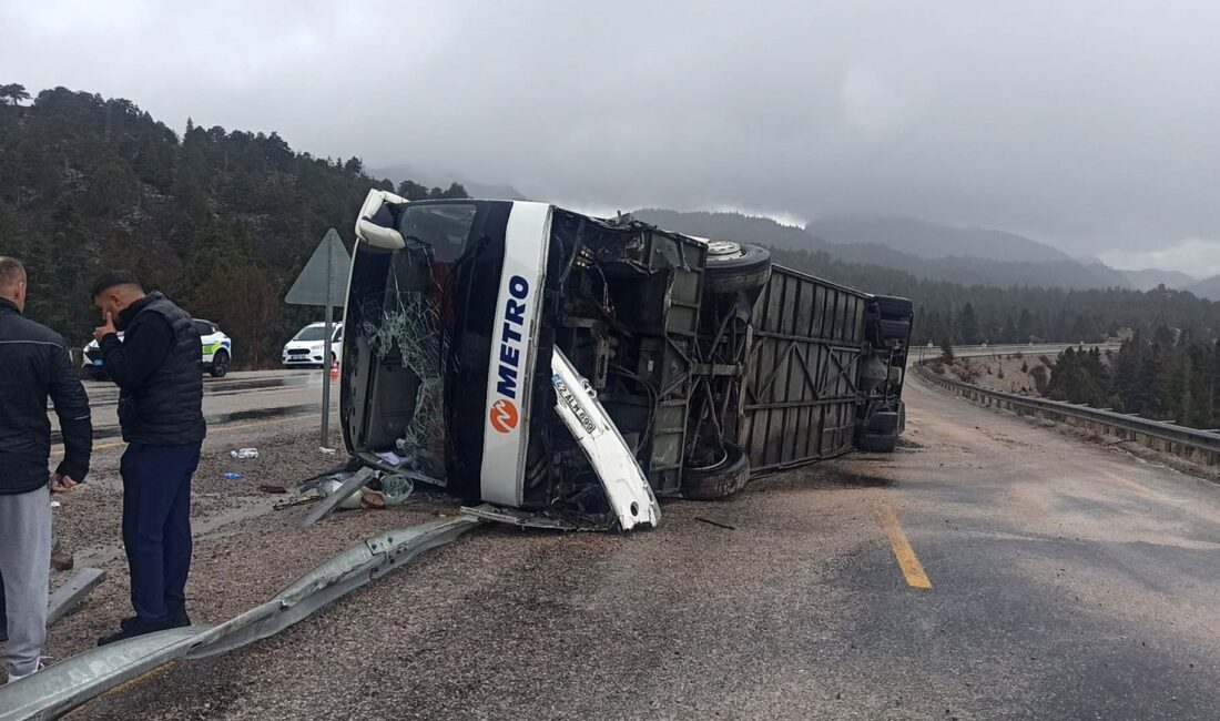Konya’da yolcu otobüsü devrildi: 15 yaralı Konya’nın Seydişehir ilçesinde yolcu otobüsünün devrilmesi sonucu 15 kişi yaralandı.