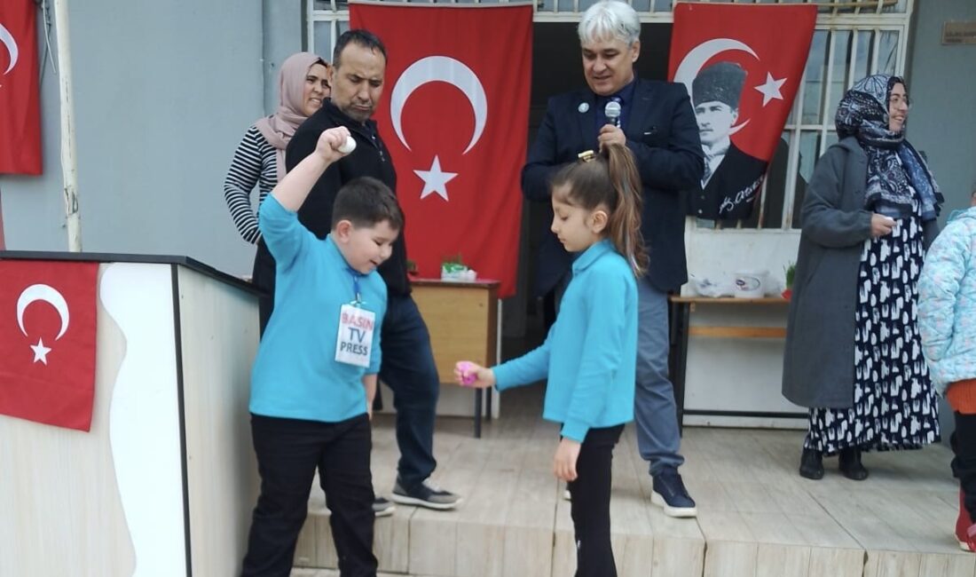 Mersin’in Bozyazı ilçesinde bulunan Tekeli 100. Yıl Örtülü İlkokulu’nda Türk