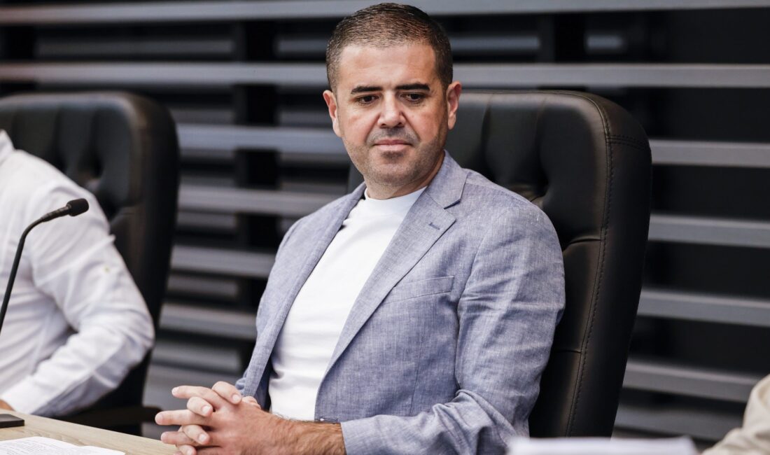 "Bana güvenen ve destek veren insanların etkilenmiş olmasından derinden üzüldüm.