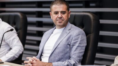 "Bana güvenen ve destek veren insanların etkilenmiş olmasından derinden üzüldüm.