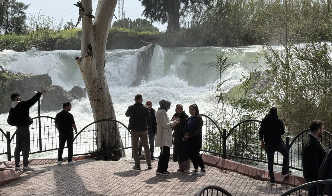 Mersin’in Tarsus ilçesinde bulunan Tarsus Şelalesi, son günlerde etkili olan
