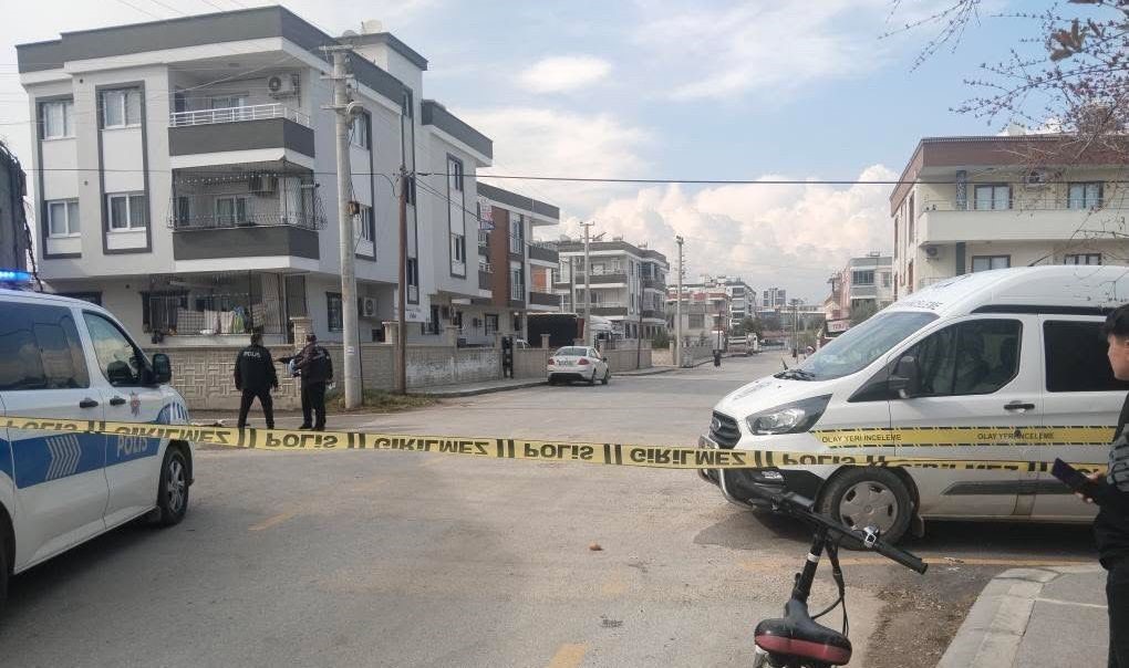 Uzaklaştırma kararını kaldırttığı kocası tarafından bıçaklanan kadın ağır yaralandı Mersin’in Tarsus ilçesinde bir kadın, uzaklaştırma kararını kaldırttığı kocası tarafından
