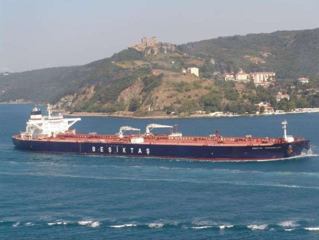 Türk şirketine ait ham petrol tankerinin Karadeniz açıklarında vurulduğu iddia edildi!