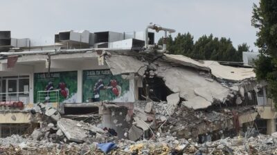 Mersin’in Tarsus ilçesinde yaklaşık 30 yıl önce inşa edilen spor