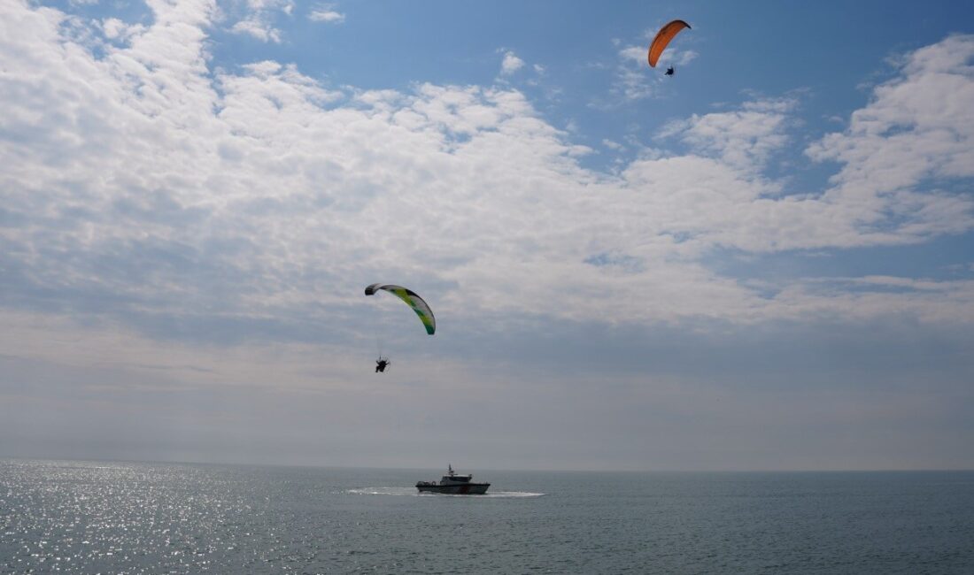 Mersin’in Erdemli ilçesinde öğrencilerin öncülüğünde düzenlenen ‘Su Seferberliği’ etkinliğine denizden