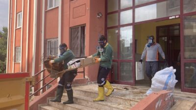 Mersin‘in Erdemli ilçesinde ihbar üzerine bir apartmandaki daireye giren ekipler,