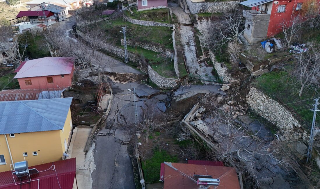 Mersin’deki heyelan bölgesi havadan görüntülendi Mersin‘in en önemli yaylaları arasında yer alan Fındıkpınarı’ndaki yoğun yağış