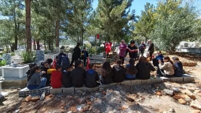 Mersin’in Bozyazı ilçesinde, Bozyazı Ortaokulu 8-A sınıfı öğrencilerinden oluşan Değerler