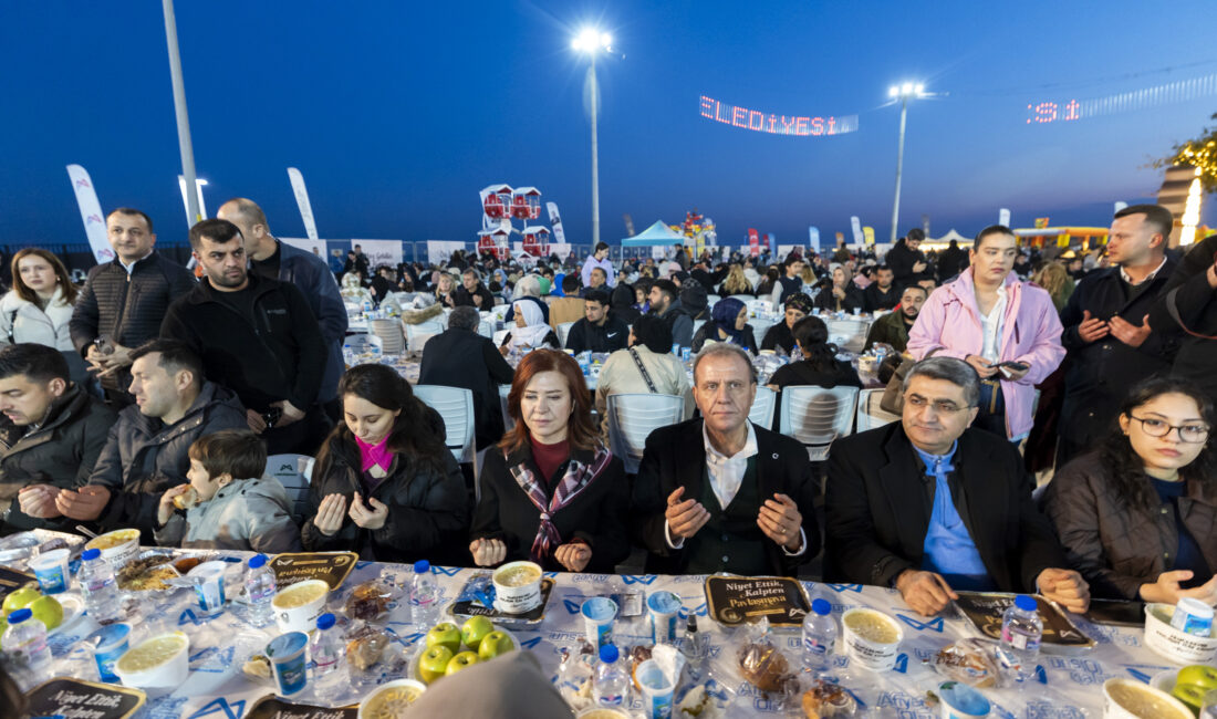 BAŞKAN SEÇER VE MERAL SEÇER, YENİŞEHİR’DE İFTAR VE RAMAZAN ŞENLİKLERİ’NE KATILDI Türkiye Belediyeler Birliği (TBB) Başkan Vekili ve Mersin Büyükşehir Belediye