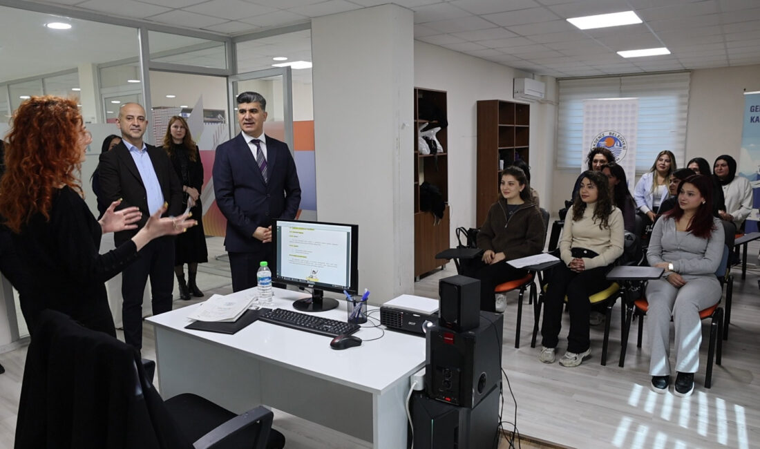 Başkan V. Şener, Seyahat ve Konaklama Hizmetleri Kursiyerlerini Ziyaret Etti Akdeniz Kaymakamı ve Belediye Başkan V. Zeyit Şener, “Genç Adımlar