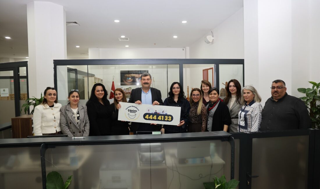 Toroslar Belediye Başkanı Abdurrahman Yıldız, Ramazan Bayramı öncesi çalışma arkadaşlarıyla