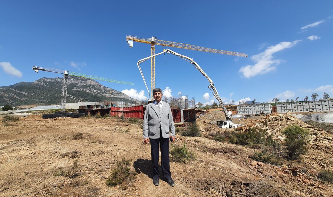 Anamur Kızılaliler mevkiinde yapımı devam eden TOKİ konutları projesinde, sosyal