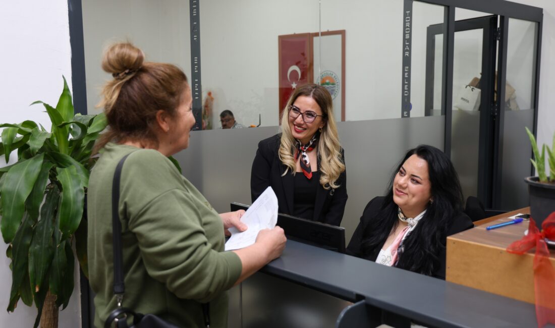 TOROSLAR’DA ÇÖZÜM MERKEZİ İLE VATANDAŞ ODAKLI HİZMET Toroslar Belediyesi, vatandaş memnuniyetini esas alan hizmet anlayışı doğrultusunda hayata