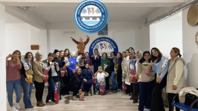 Silifke’de çeşitli meslek gruplarından kadınlar işlerinde kalan vakitlerde folklor öğreniyorlar.