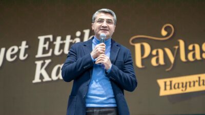 Mersin Büyükşehir Belediyesi’nin düzenlediği Ramazan Şenlikleri kapsamında gerçekleştirilen iftar sofrasına