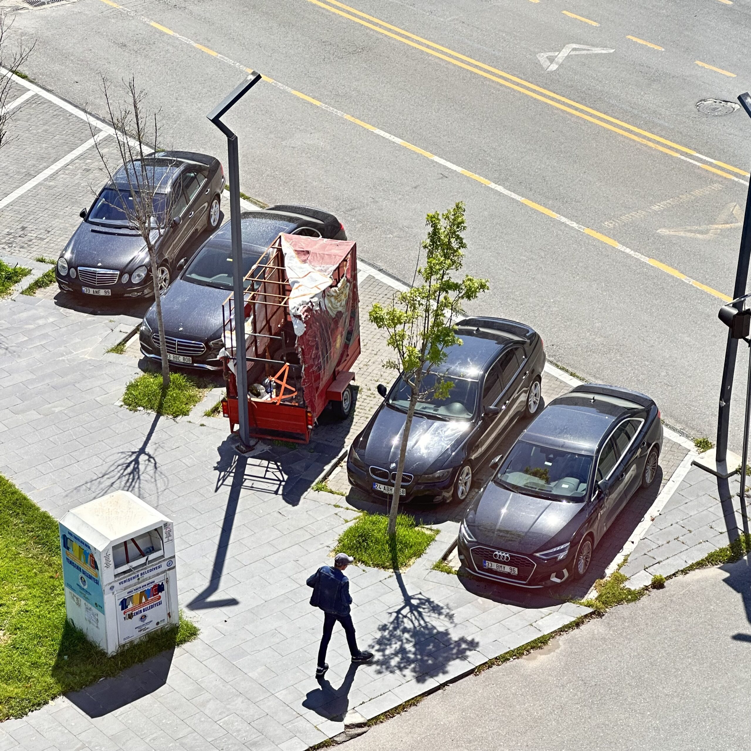 ÇÖP ARACINA ZİNCİRLİ PARK TEPKİSİ!